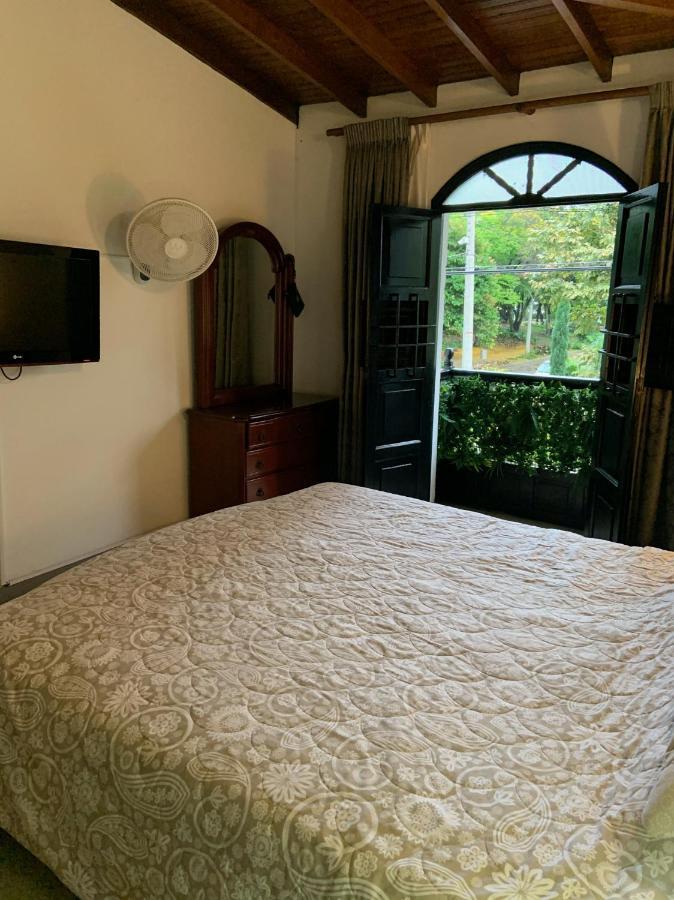 Casa Rosales Hotel Medellín Buitenkant foto