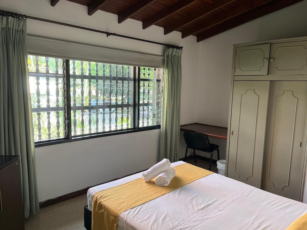 Casa Rosales Hotel Medellín Buitenkant foto
